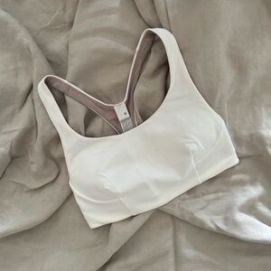 LULULEMON WUNDER TRAIN SPORTS BRA WHITE SIZE 4